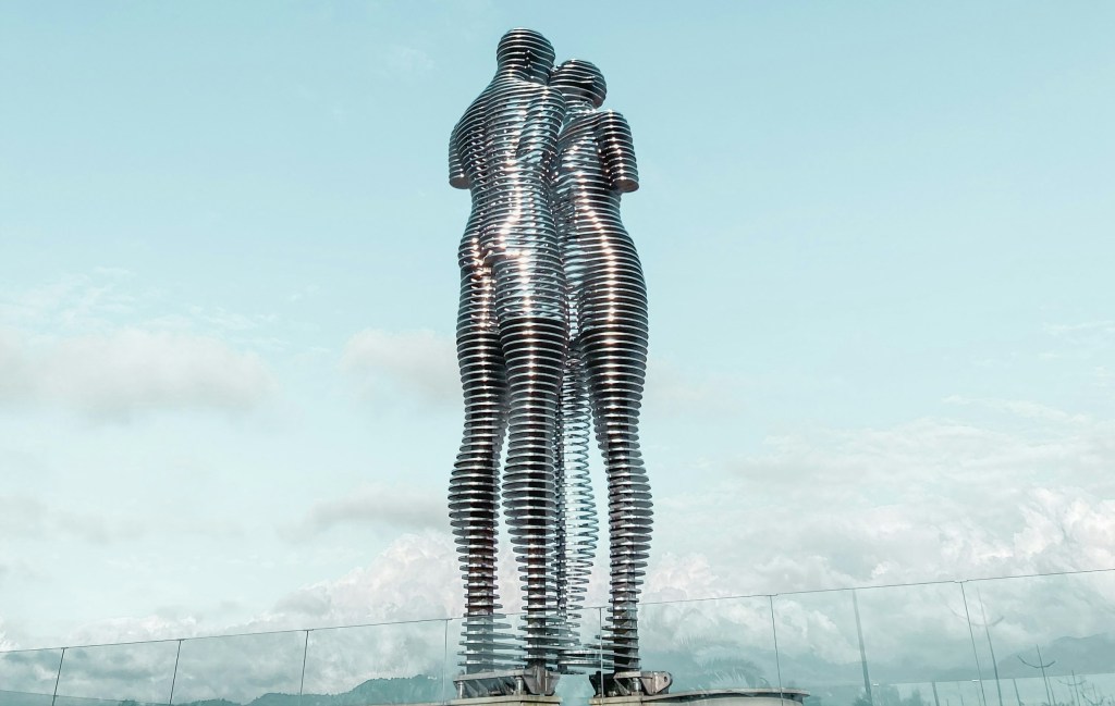 Ali and Nino, and The Kiss That Never&nbsp;Lasts